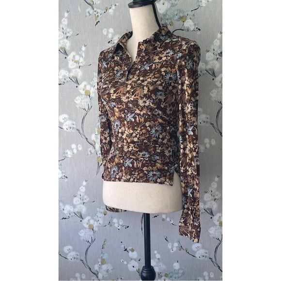 Dolce & Gabbana J&ans Tops - DOLCE & GABBANA J&ANS Floral Point
Collar Blouse